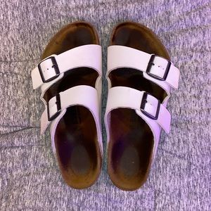 Women’s Birkenstock’s “Arizona” size 10-10.5